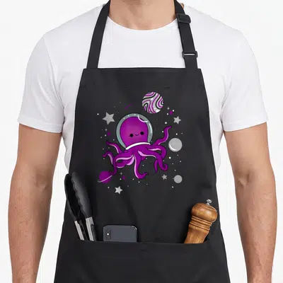 Tablier de cuisine noir avec une pieuvre astronaute flottant entre les étoiles et les planètes.