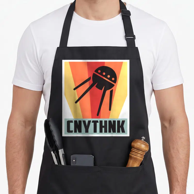 Tablier de cuisine noir avec illustration Sputnik CNYTHNK CCCP sur fond rayé orange jaune et bleu clair.