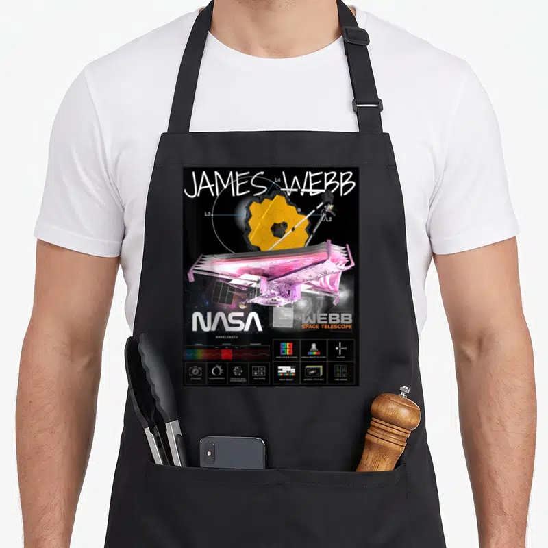 Tablier de cuisine noir avec illustration détaillée du télescope spatial James Webb et logos NASA en blanc.