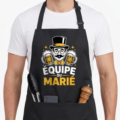 Tablier de cuisine noir avec illustration d'un homme moustachu en chapeau haut de forme tenant deux bières, texte équipe du marié.