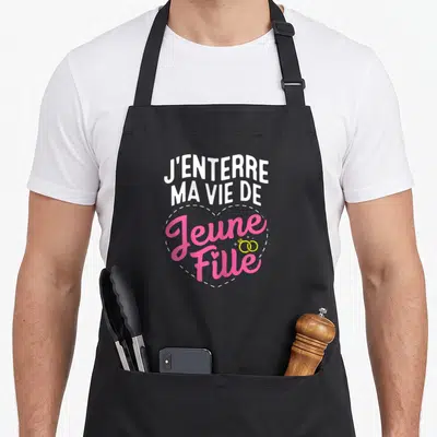 Tablier de cuisine noir avec l'inscription J'enterre Ma Vie De Jeune Fille dans un cœur rose.