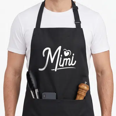 Tablier de cuisine noir avec l'inscription Mimi en blanc et un cœur au-dessus du i.