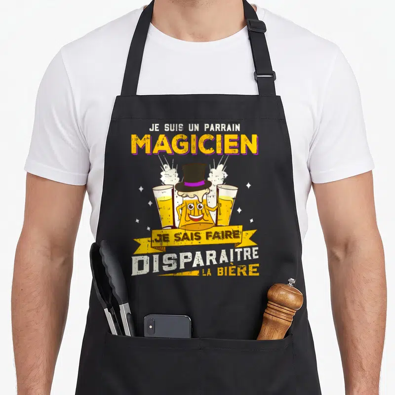 Tablier de cuisine noir avec un parrain magicien tenant deux verres de bière et une baguette.
