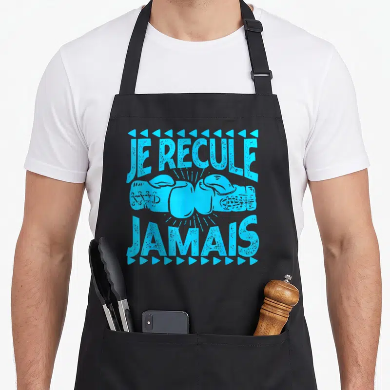Tablier de cuisine noir avec inscription Je Recule Jamais et illustration de gants de boxing bleus.
