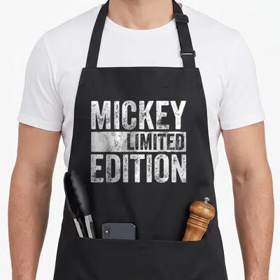Tablier de cuisine noir avec inscription blanche Mickey Limited Edition style déstructuré.