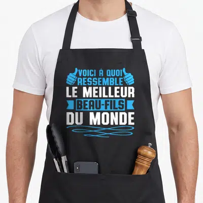 Tablier de cuisine noir avec inscription Voici à quoi ressemble le meilleur beau-fils du monde en blanc et bleu.