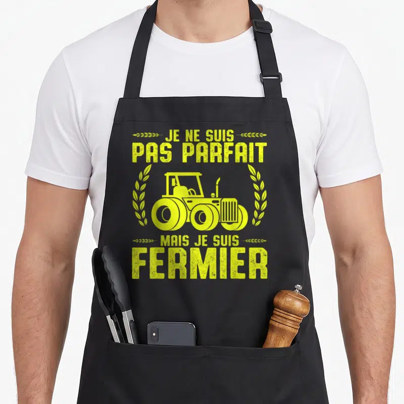 Tablier de cuisine noir avec illustration de tracteur jaune et texte Je ne suis pas parfait mais je suis fermier.
