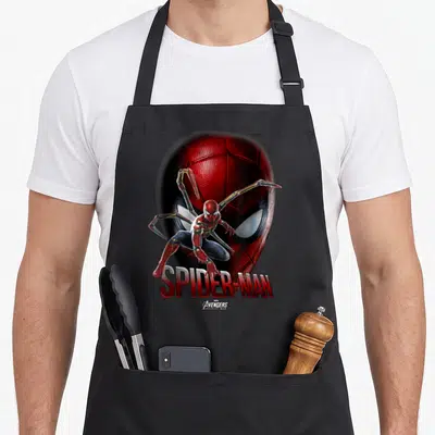 Tablier de cuisine noir avec Spider-Man Iron Spider et le logo Avengers Infinity War en bas.