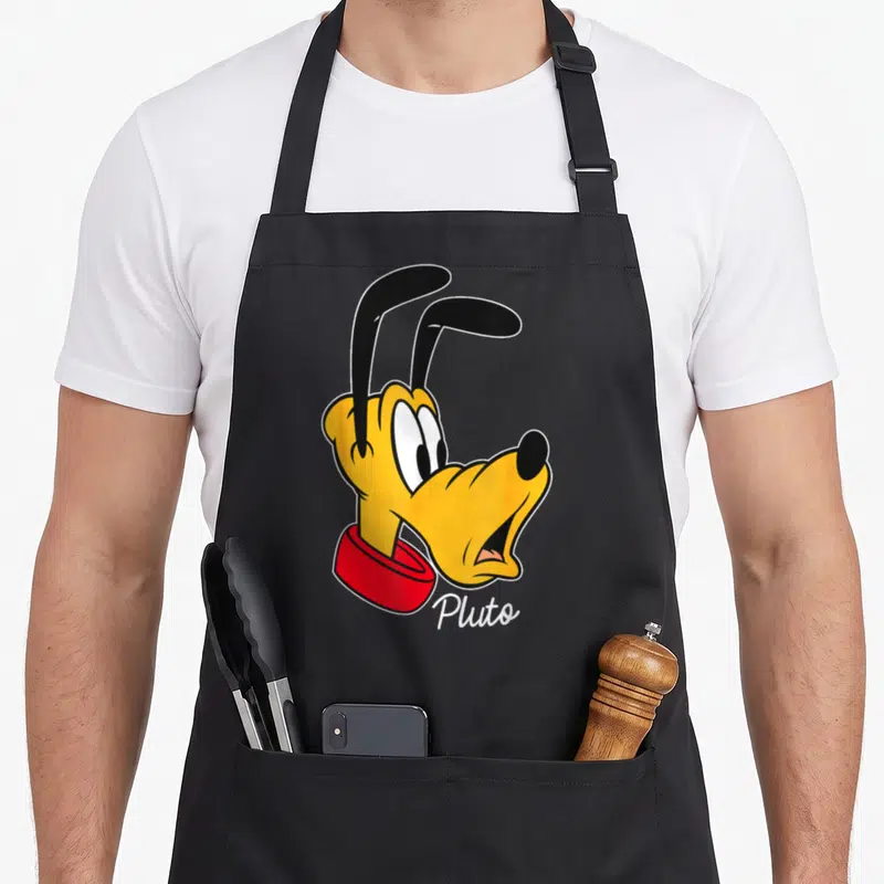 Tablier de cuisine noir avec illustration colorée du chien Pluto aux yeux écarquillés et au collier rouge vif