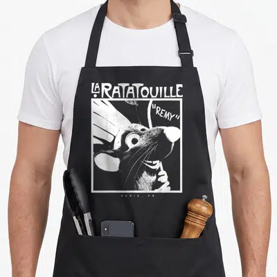 Tablier de cuisine noir avec illustration blanche de Remy et le titre La Ratatouille Paris FR
