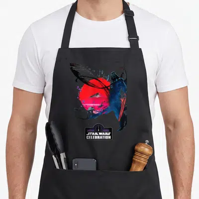 Tablier de cuisine noir avec illustration de Darth Vader, Mont Fuji, TIE Fighters et logo Star Wars Celebration Japan 2025 en bas.