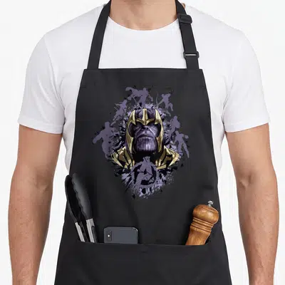 Tablier de cuisine noir avec illustration de Thanos et silhouettes de héros en style shatter.