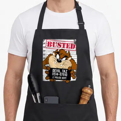 Tablier de cuisine noir avec illustration du Tasmanian Devil en fiche d'identité police style vintage rouge et blanc.