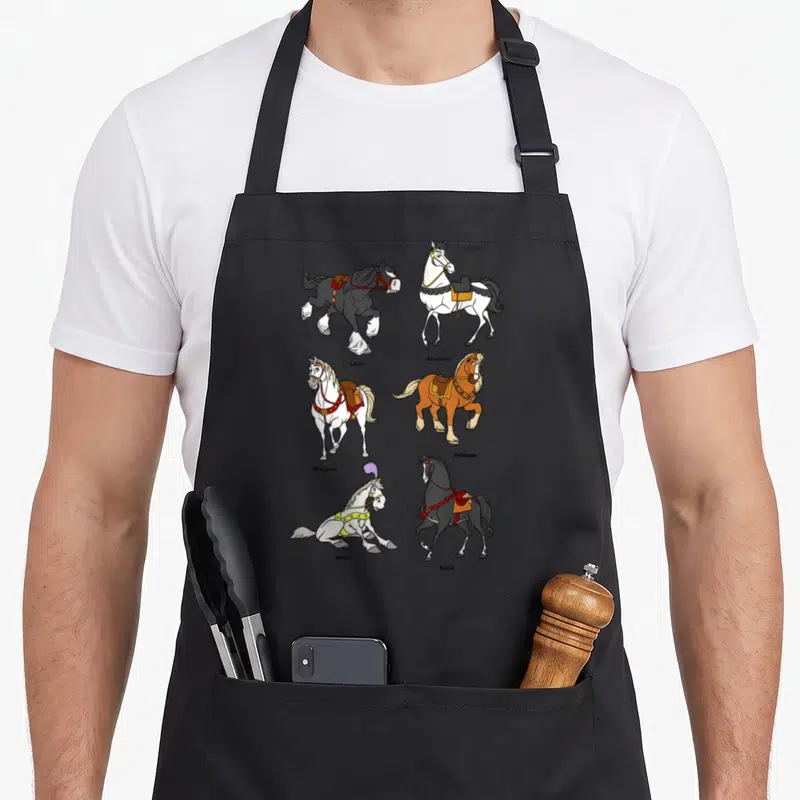 Tablier de cuisine noir avec six illustrations colorées de chevaux de dessin animé portant harnais et selles distinctives.