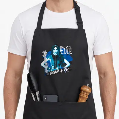 Tablier de cuisine noir avec illustration d'Evie et le texte Born a VK en style graffiti bleu et blanc.