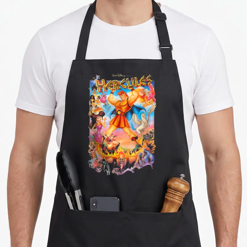 Tablier de cuisine noir avec l'affiche colorée du film d'animation Hercules et ses personnages.