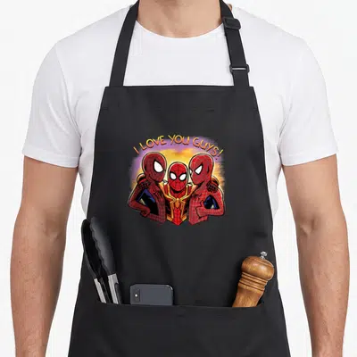 Tablier de cuisine noir avec trois personnages Spider-Man et le texte I LOVE YOU GUYS en lettres colorées.