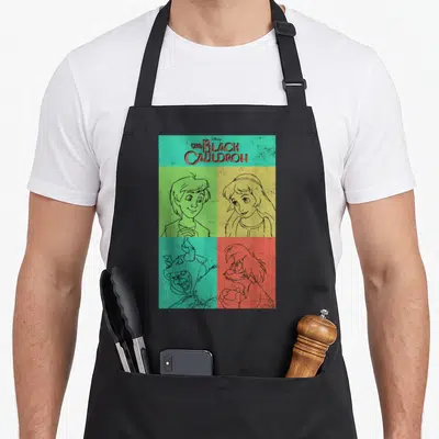 Tablier de cuisine noir avec une illustration colorée de quatre personnages du film d'animation classique Disney en style croquis.