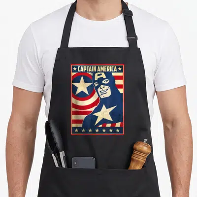Tablier de cuisine noir avec une illustration style poster vintage Captain America aux couleurs rouge, blanc et bleu.