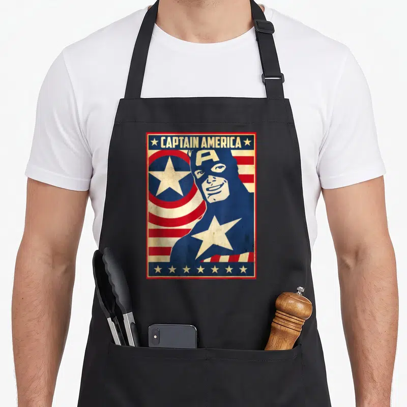Tablier de cuisine noir avec une illustration style poster vintage Captain America aux couleurs rouge, blanc et bleu.