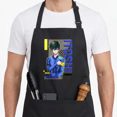 Tablier de cuisine noir avec portrait de Rin Itoshi, maillot bleu, bandeau jaune et texte ITOSHI vertical en bleu et jaune.