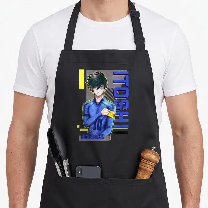 Tablier de cuisine noir avec portrait de Rin Itoshi, maillot bleu, bandeau jaune et texte ITOSHI vertical en bleu et jaune.