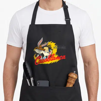 Tablier de cuisine noir avec Bugs Bunny en chapeau et Lola style Casablanca sur fond jaune.