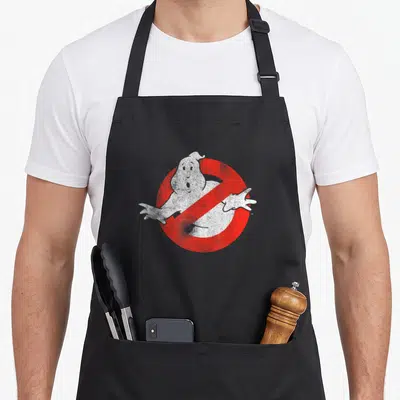 Tablier de cuisine noir avec un fantôme blanc barré d'un cercle rouge style vintage délavé.