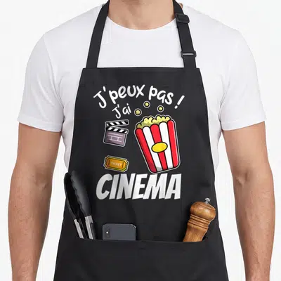 Tablier de cuisine noir avec illustration de popcorn, clapper, ticket d'entrée et texte Jpeux pas j'ai cinema