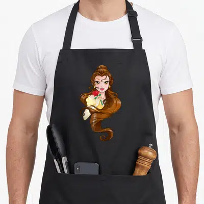 Tablier de cuisine noir avec illustration de Belle tenant une rose rouge et ses longs cheveux bruns.