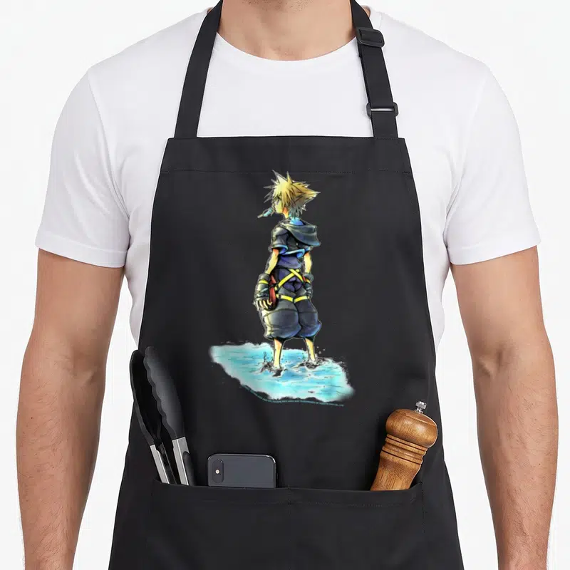 Tablier de cuisine noir avec Sora de Kingdom Hearts mangeant une glace bleue debout dans l'eau.