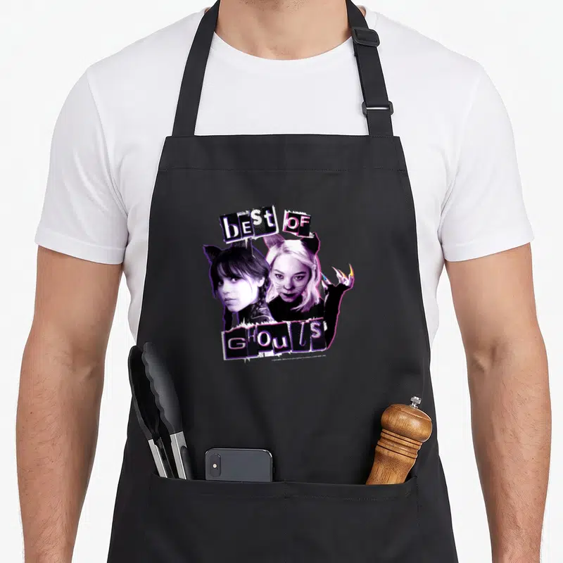 Tablier de cuisine noir avec illustration Best of Ghouls et portraits de Wednesday et Enid au style collage vintage.