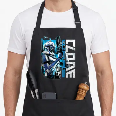 Tablier de cuisine noir avec illustration graphique bleue d'un soldat et texte Clone Troopers vertical.