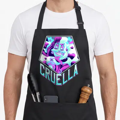 Tablier de cuisine noir avec illustration hexagonale colorée de Cruella en style pop art et texte Cruella en bas.