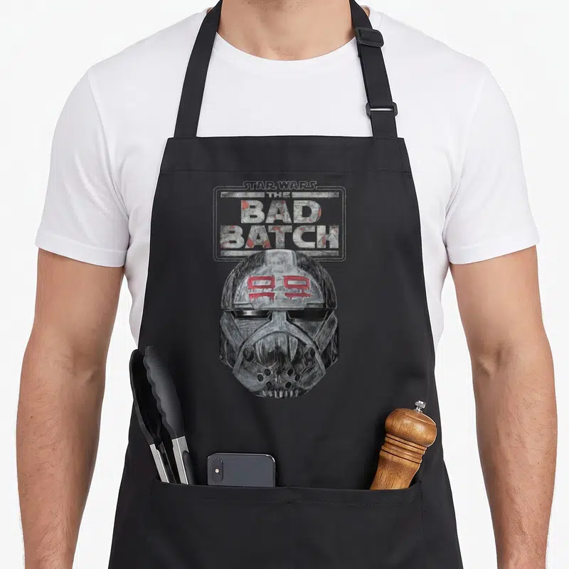 Tablier de cuisine noir avec le casque de Wrecker et le logo The Bad Batch en style croquis métallique.
