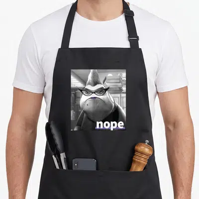Tablier de cuisine noir avec le visage de Roz et le mot nope imprimé en bas à droite.