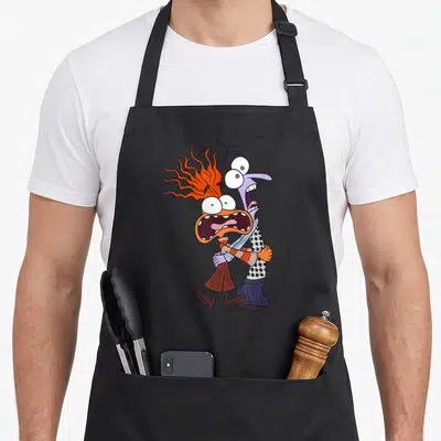 Tablier de cuisine noir avec Anxiety aux cheveux orange et Fear violet en train de s'embrasser nerveusement