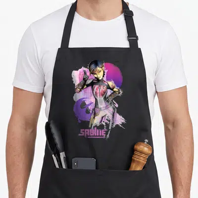Tablier de cuisine noir avec illustration colorée de Sabine Wren et son nom en lettres roses stylisées sur fond abstrait.