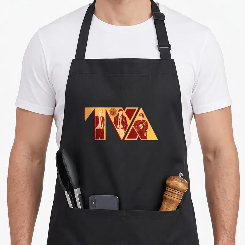 Tablier de cuisine noir avec le logo TVA stylisé en orange et rouge intégrant Loki, Mobius et Hunter-B15.