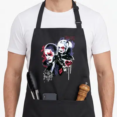 Tablier de cuisine noir avec Harley Quinn et Puddin en style graffiti rouge et noir.