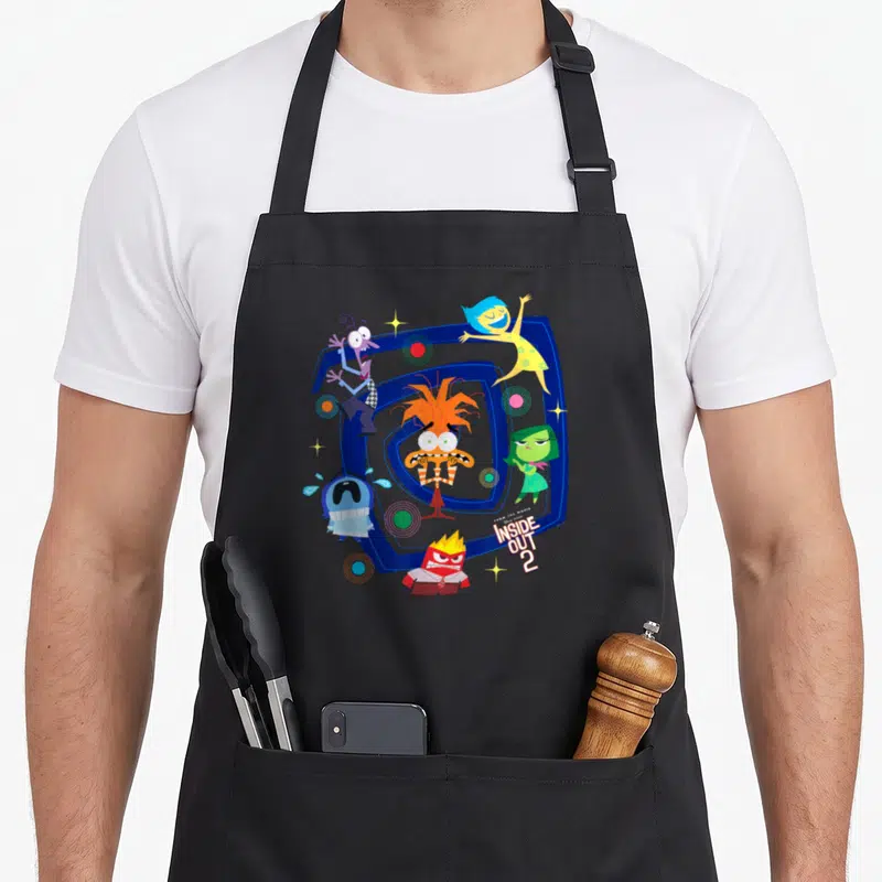Tablier de cuisine noir avec illustration colorée de la Spirale Emotionnelle et personnages d'Inside Out 2.