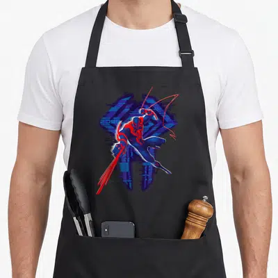 Tablier de cuisine noir avec Spider-Man 2099 en pose d'action sur fond glitch numérique bleu et rouge.