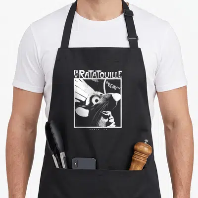 Tablier de cuisine noir avec illustration blanche de Remy le rat chef et texte La Ratatouille Paris FR.
