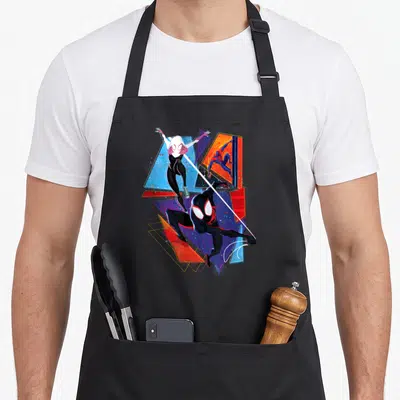 Tablier de cuisine noir avec illustration de trois personnages de Spider-Verse en mouvement sur des formes géométriques colorées.
