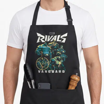 Tablier de cuisine noir avec illustration colorée de super-héros sous le logo Marvel Rivals Vanguard.