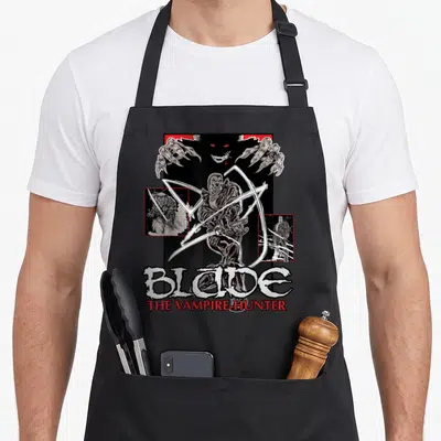 Tablier de cuisine noir avec illustration de Blade et le logo The Vampire Hunter en rouge et blanc.