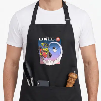 Tablier de cuisine noir avec illustration WALL-E Fly Eve Retro Distressed sur fond dégradé bleu et rose.