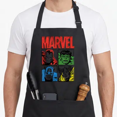 Tablier de cuisine noir avec illustration vintage Marvel Iron Man Hulk Captain America Thor dans quatre cases colorées.