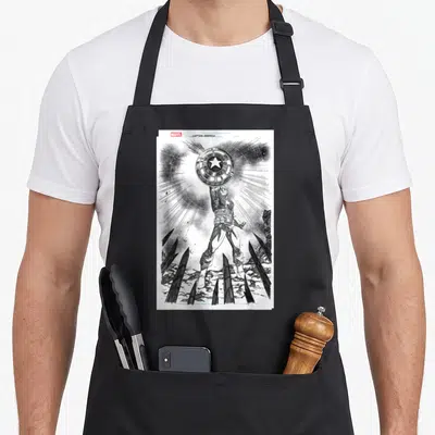 Tablier de cuisine noir avec illustration Captain America levant son bouclier dans un style croquis de bande dessinée monochrome.