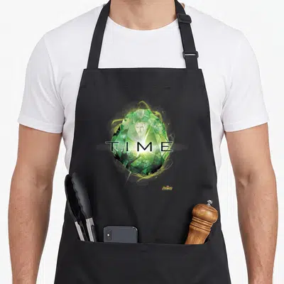 Tablier de cuisine noir avec une pierre de temps verte luminescente et le portrait du Docteur Strange au centre du design.